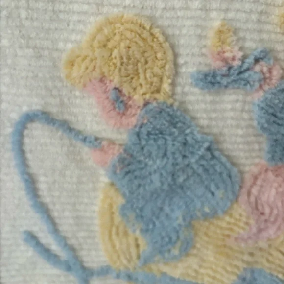 Vintage EUC chenille baby blanket/crib spread